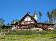 Casa muy grande en la costa del lago Nahuel Huapi